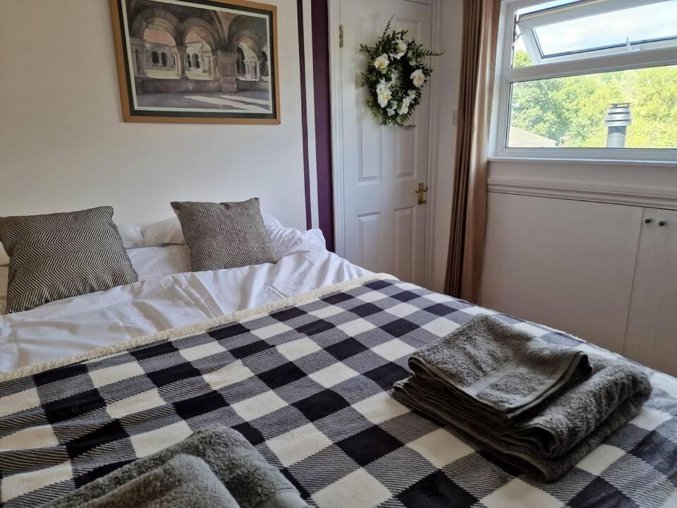 Lopez Home Crawley Ifield Экстерьер фото